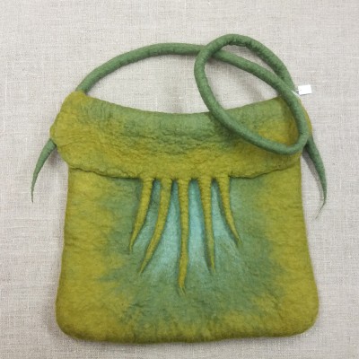 Handtovad väska, ljusgrön med axelrem